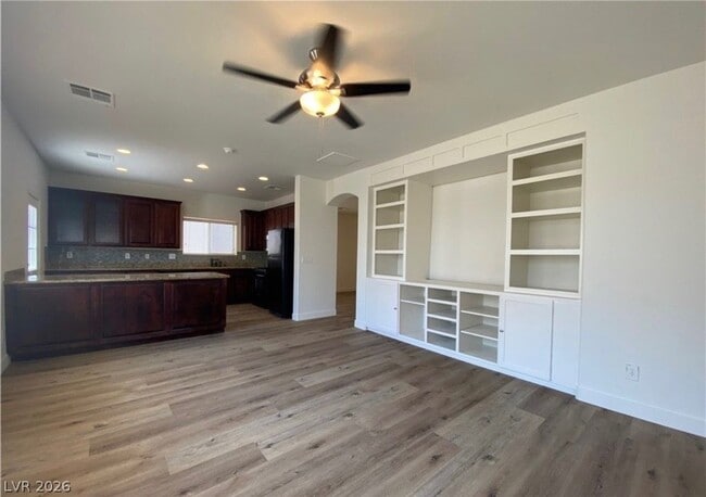 Building Photo - 9122 Island Wolf Ave