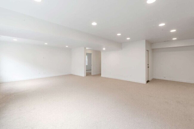 Building Photo - Traverse Mountain | SPACIOUS LIVING | 6 BED 4 BATH SINGLE FAMLY HOME