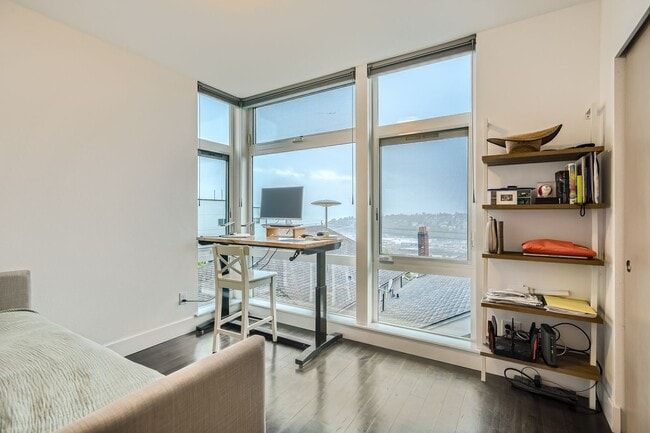 Building Photo - Queen Anne Home