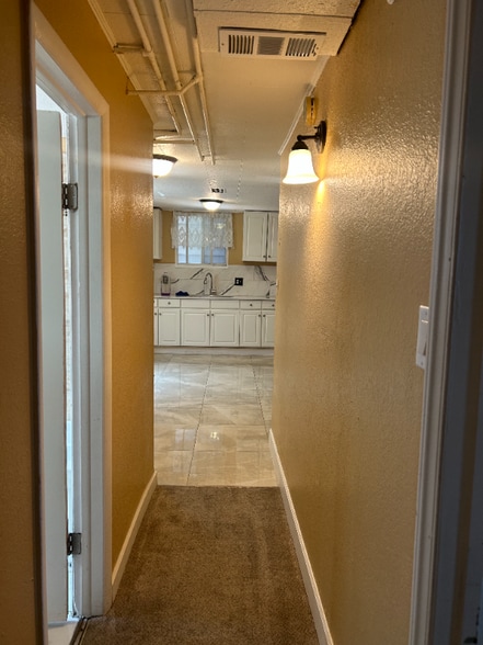 Building Photo - 4519 Cook St