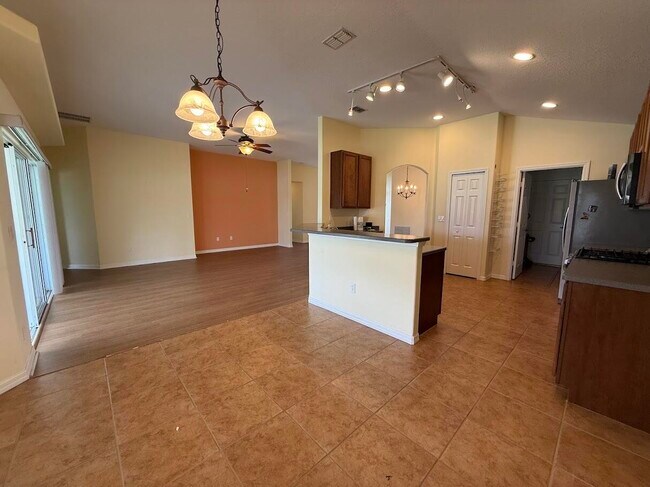 Building Photo - 515 South Valencia Cir SW