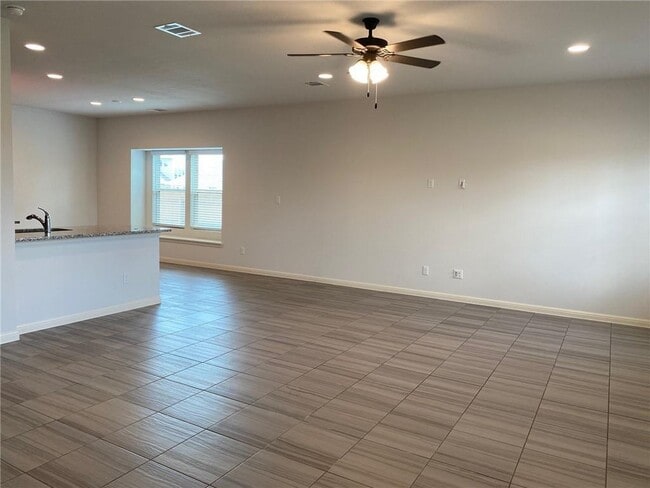 Building Photo - 8301 Daisy Cutter Crossing