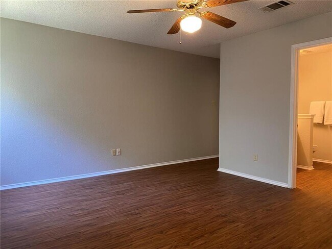 Building Photo - 1707 Timberwood Dr