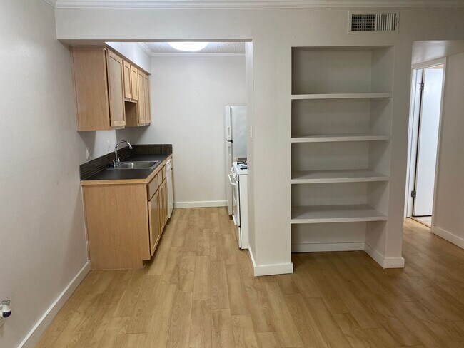 Interior Photo - Kensington Court