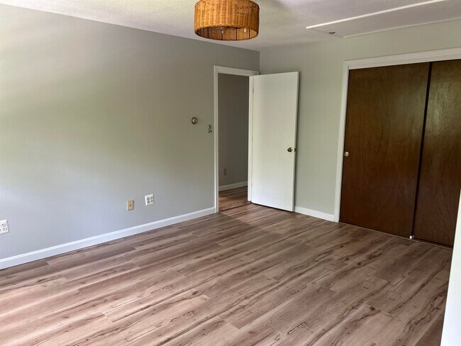 Building Photo - 41 Boulder Brook Dr