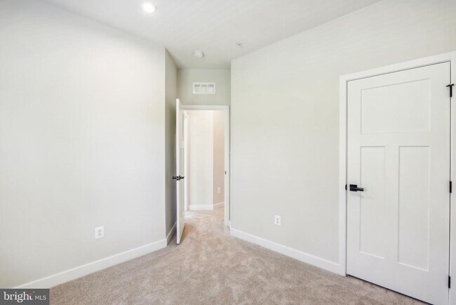 Building Photo - 19753 Grn Vlg Dr