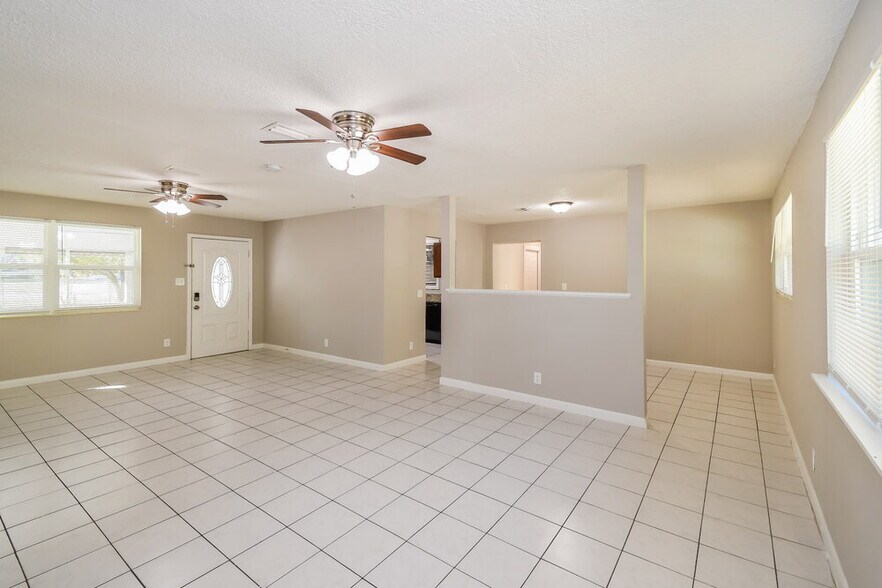 Building Photo - 4307 Lane Ave S