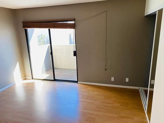 Building Photo - "Charming La Jolla Retreat: Cozy 2-Bedroom...