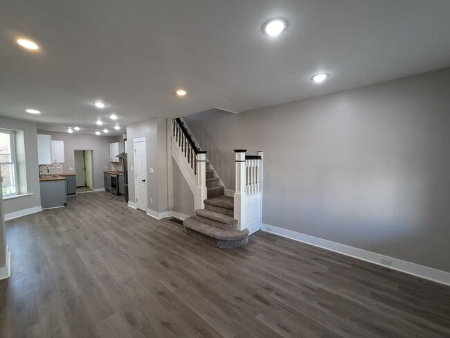 Building Photo - Gorgeous Home - Carroll Park