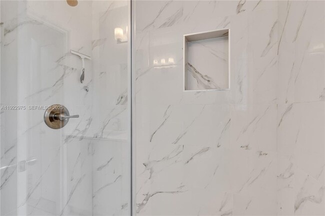 Building Photo - 505 SW 11th St