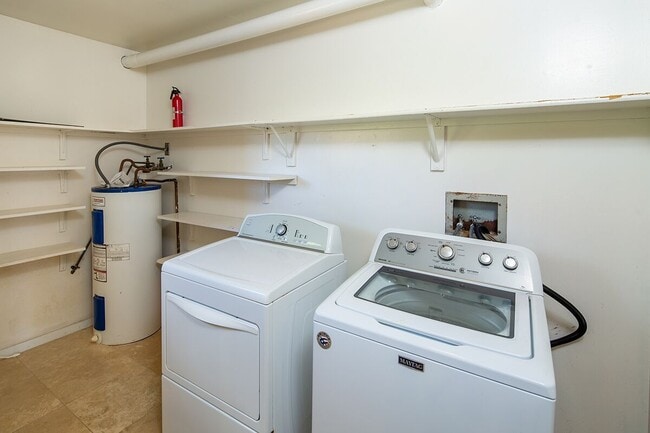 Building Photo - 348F Kaelepulu Dr