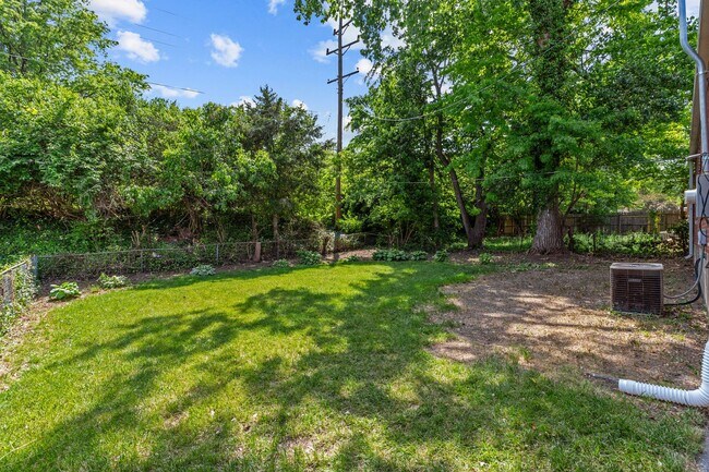 Building Photo - Charming University City Home in a Prime Location