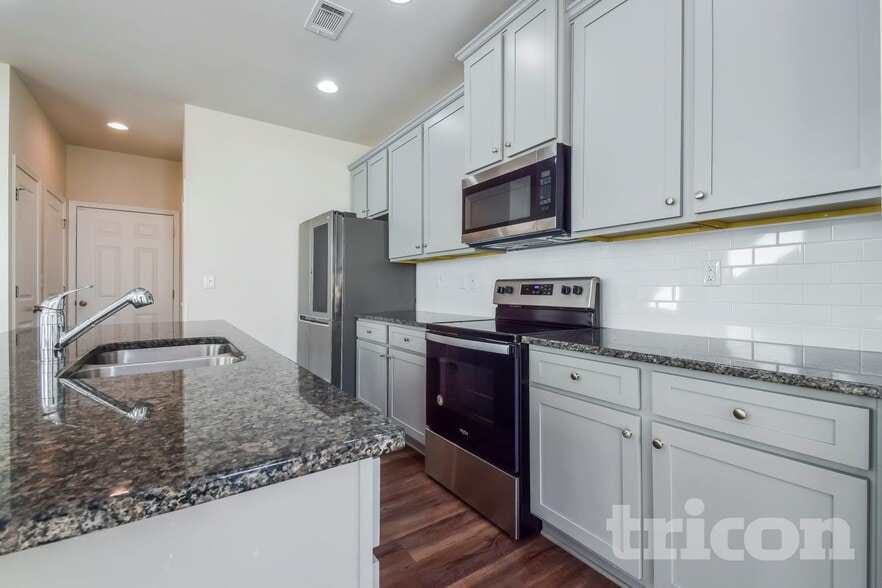 Building Photo - 3990 Bella View Ln