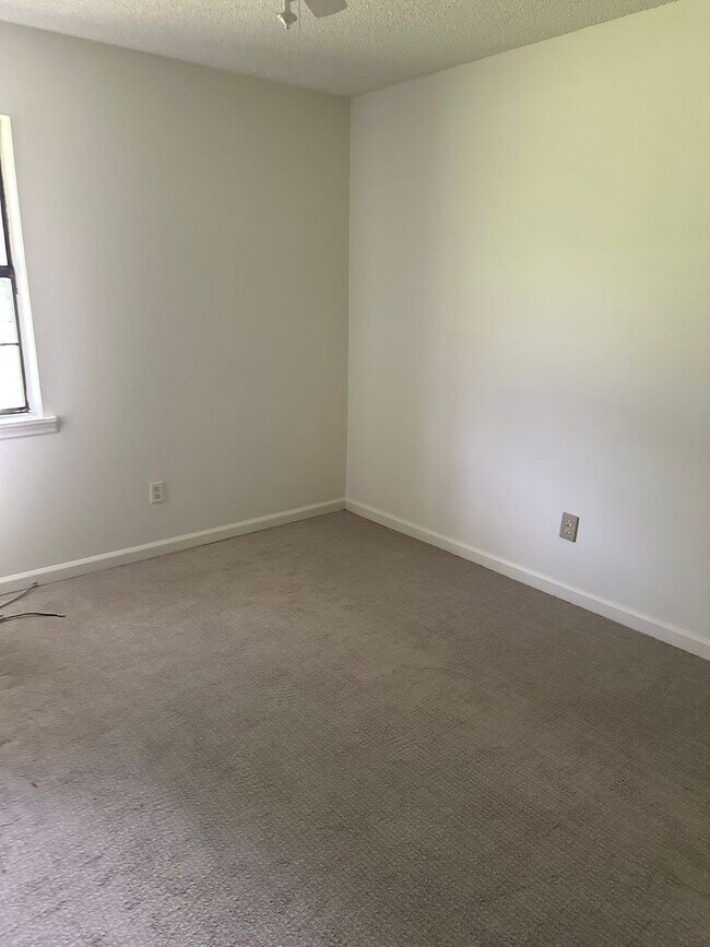 Building Photo - 73 Lavaughn Dr