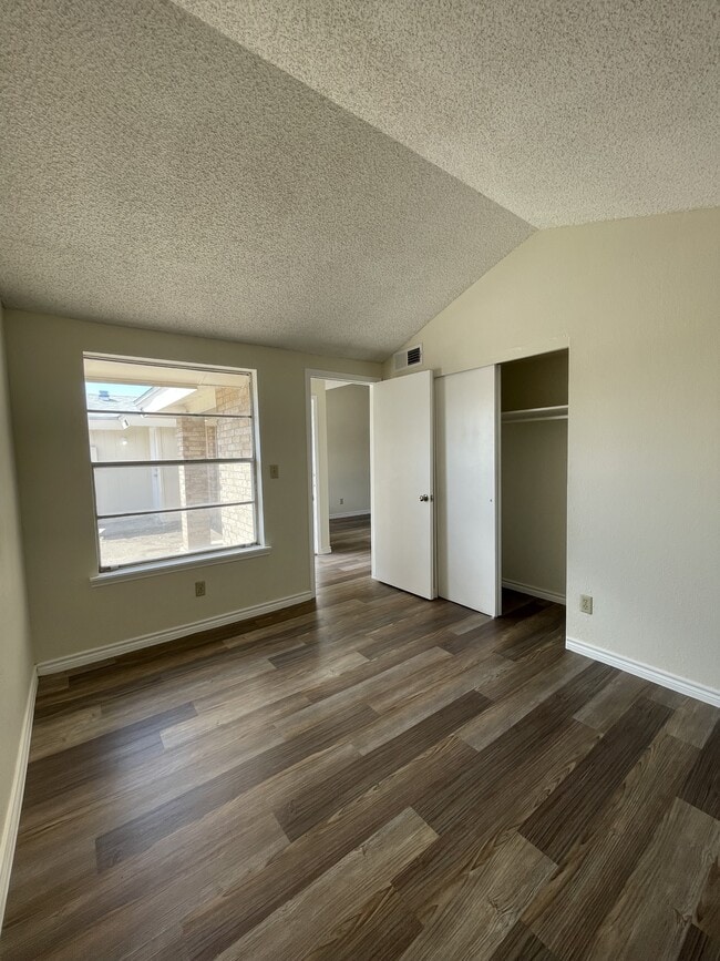 Building Photo - 851 Montera Rd