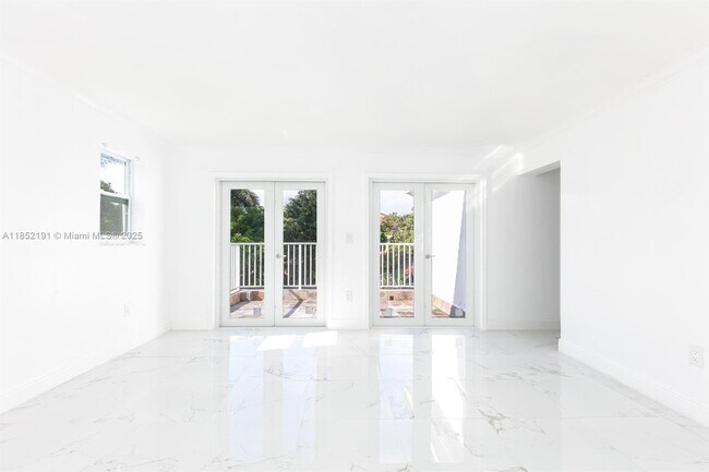 Building Photo - 18400 SW 77th Ct