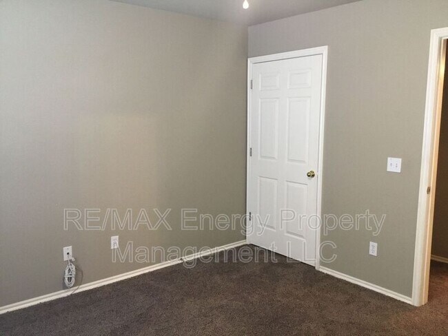 Building Photo - 408 N Willowood Dr