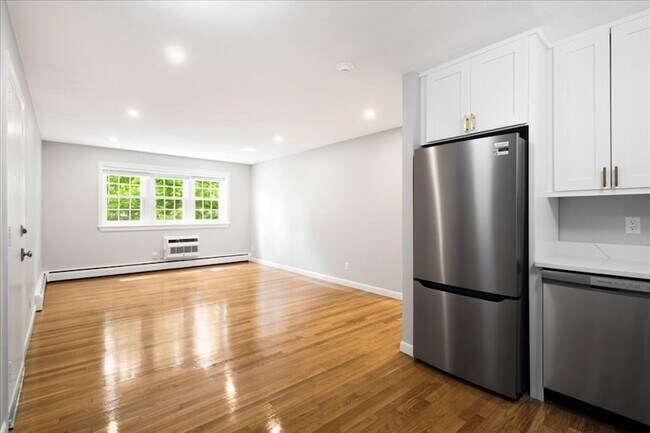 Building Photo - 11 Schubert St