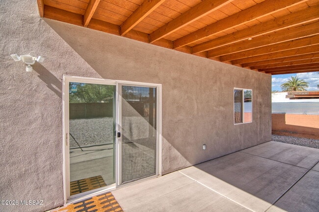 Building Photo - 3304 E Elida St