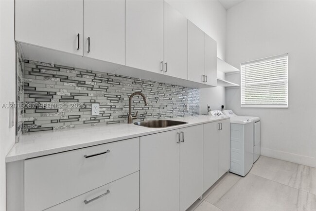 Building Photo - 2400 SW 112th Ave
