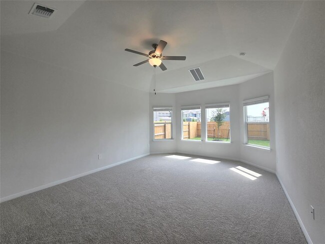 Building Photo - 715 Universal Dr