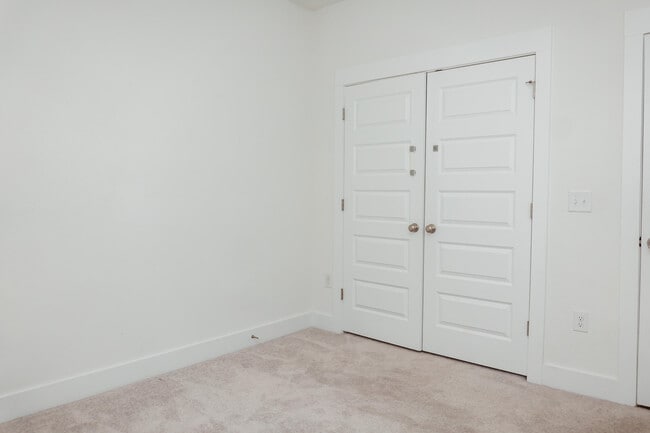 Building Photo - 233 Lyla Ln