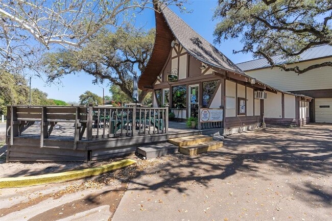 Building Photo - 312 Country Club Dr