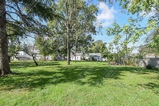 Building Photo - 2605 N Maplewood Ave