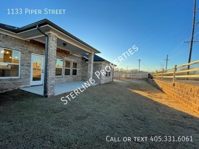 Building Photo - 1133 Piper St