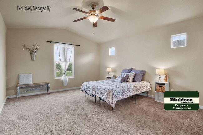 Building Photo - Very Nice Three Bedroom Home with a Loft a...
