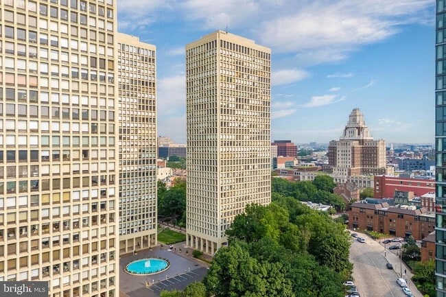 Building Photo - 210 Locust St