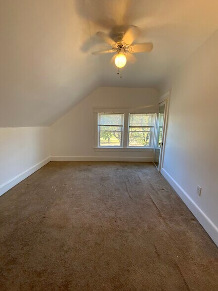 Building Photo - 1032 Hope St