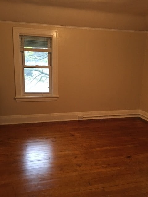 Building Photo - AVAILABLE JULY - 4 BED 2 BATH