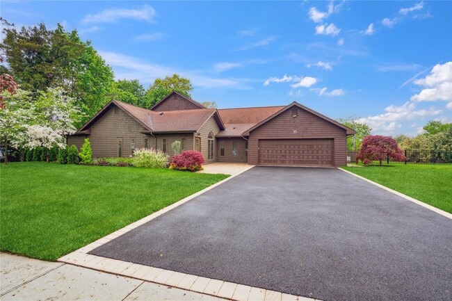 Building Photo - 15 Parkway Dr