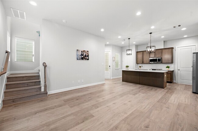 Building Photo - 2214 Roozy Lk Ln