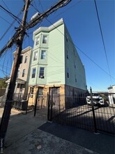 Building Photo - 25 Cliff St