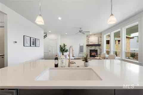 Building Photo - 1756 E Knobcone Dr