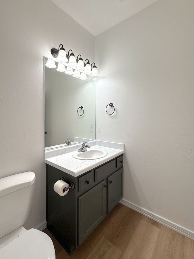 Building Photo - 3 Bed, 2 Bath, 2 Car garage Duplex Unit