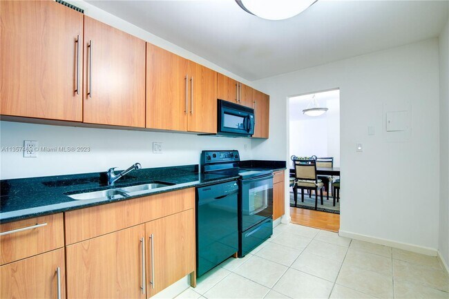 Building Photo - 3001 S Ocean Dr