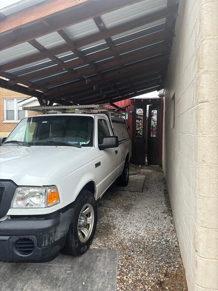 Building Photo - 554 Eastern Pky