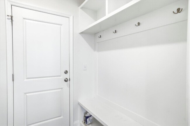 Building Photo - 201 Ursaline St