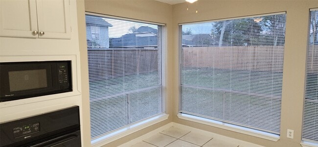 Building Photo - 15334 Oak Terrace Dr