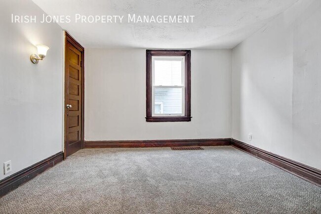 Building Photo - 935 Niagara St