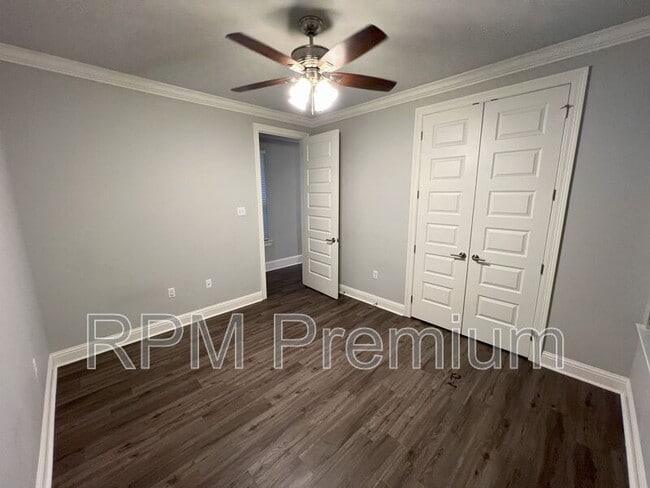 Building Photo - 2353 Orpine Ave