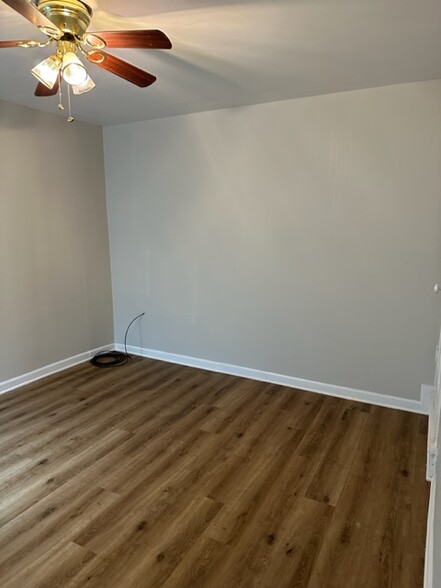 Building Photo - 608 Broadway