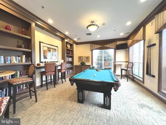 Building Photo - 4852 Eisenhower Ave