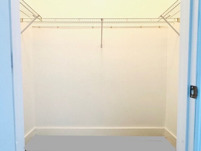 Building Photo - 8842 Villa View Cir