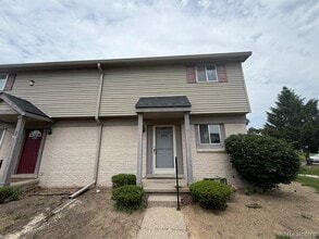 Building Photo - 2052 Orchard Crest St