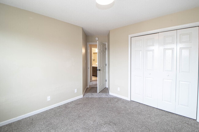 Building Photo - 1122 Rosebrook Dr