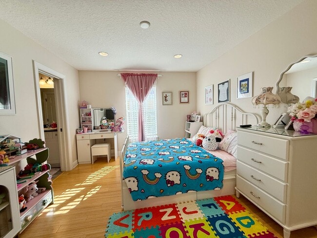 Building Photo - Carillon townhome in Gated Community